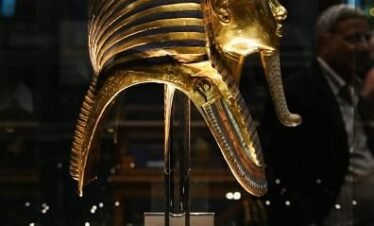 Ankhtours, golden mask of Tunankhamon