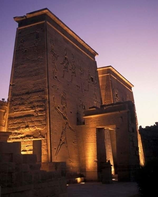 Ankhtours, Luxor temple pylon